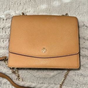 Tory Burch Emerson Envelope Adjustable Shoulder in Brown